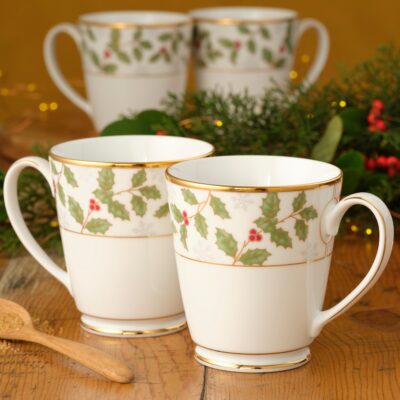 Holly & Berry Fine Porcelain Mug Set